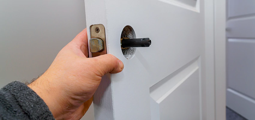 Nighttime Locksmith For Lock Repair in Santa Clarita, CA