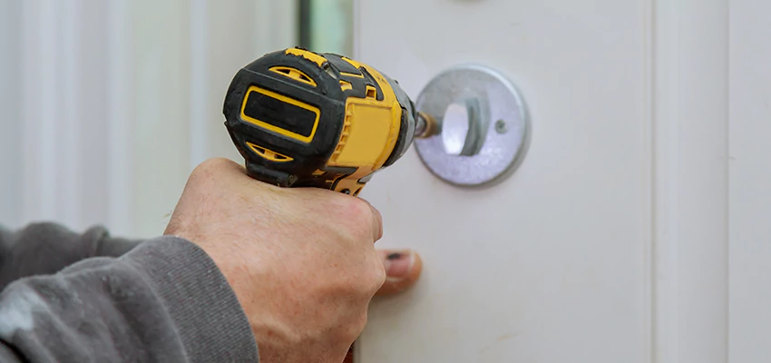 Street Locksmith For Smart Lock Repair in Santa Clarita, CA