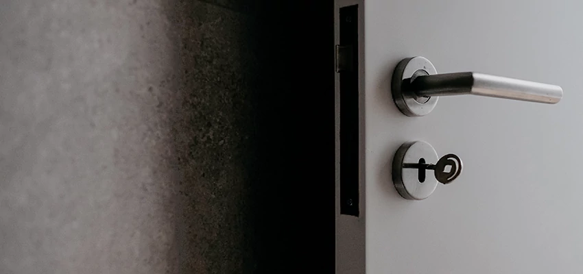 Front Door Handle Repair And Installation in Santa Clarita, CA